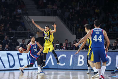 Vasilije Micic vs. Kostas Sloukas