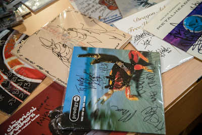 林哲儀珍藏的簽名黑膠。 林哲儀珍藏的簽名黑膠。