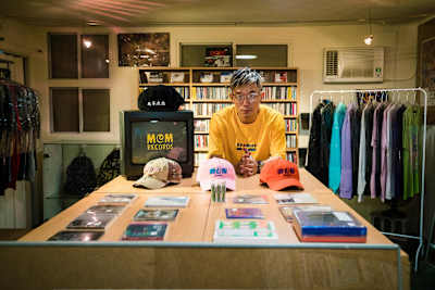 唱片行重新開幕後有著嶄新面貌。