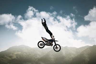 Tom Pagès Cliff Hanger