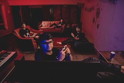 Saransh Jain chills in his setup at home while playing FIFA 19 and having Red Bull.