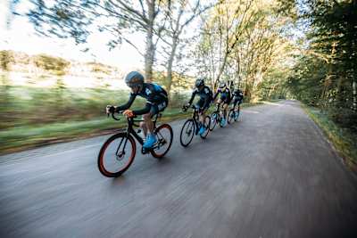 リードアウトでは各ライダーがそれぞれ異なるロールを担う