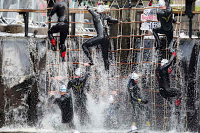 Another dude in the wall