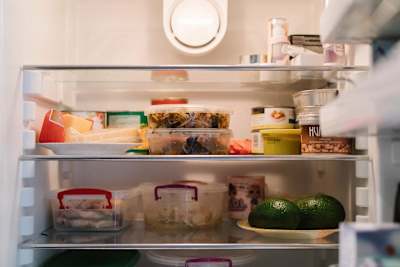 Що на першій полиці холодильника