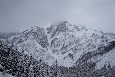 八海山の象徴的なクーロワール。 10年以上前から、いつかは滑りたいと思っていた場所