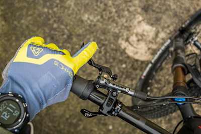 Corretta presa sul manubrio