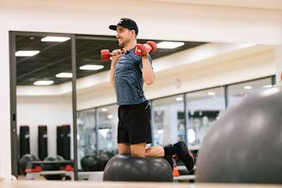 Nino Schurter si allena in palestra
