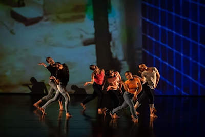 Alunos do Ballet Paraisópolis se apresentam no Auditório do Ibirapuera