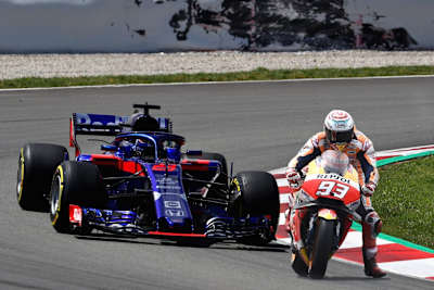 모토GP 바이크는 포뮬러1카처럼 오직 레이스만을 위해 제작됩니다.