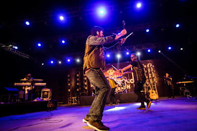 Bilal Maqsood and Faisal Kapadia play dandiya at SoundClash 2018