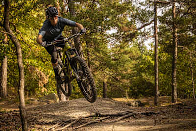 Lina Skoglund riding mountain bike in Flottsbro, Sweden in September 2020.