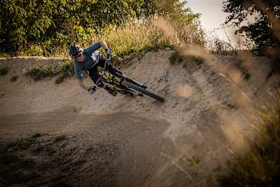 Lina Skoglund going round a corner on her mountain bike in Flottsbro, Sweden, in September 2020.