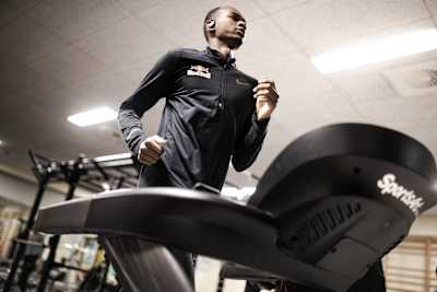 Mutaz Barshim sul tapis roulant