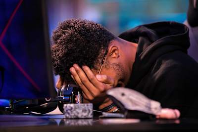 Punk exprime sa déception pendant le tournoi Street Fighter V Red Bull Kumite 2021 à Londres.
