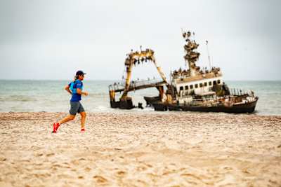 Ryan Sandes running in Namibia