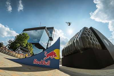 Antek Faszczewski wpada na Red Bull Roof Ride Rookies
