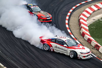 Na pierwszym planie Piotr Więcek - zawody Drift Masters w Łodzi