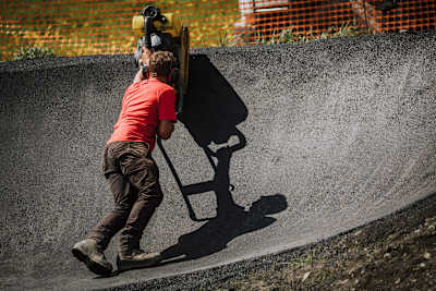 Lavoro di fino sulla pump track di La Thuile
