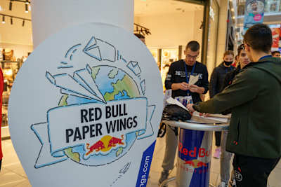 Red Bull Paper Wings - Podgorica dobila šampione u bacanju papirnih aviona