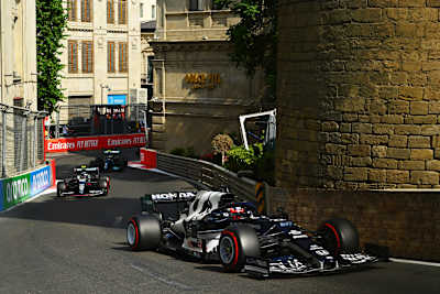 Yuki Tsunoda drives his AlphaTauri through the castle section of Baku City Circuit in 2021