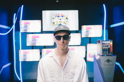 ゲーム実況者、サワ。ゲーム実況チャンネルの登録者数は144万人を超える。