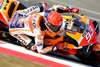 在过弯时用肘触地，是马克标志性动作之一。  