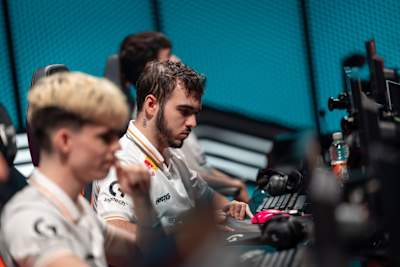 Flakked team heretics lec lol