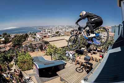 Pedro Burns volando en Red Bull VCA