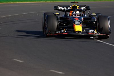 Verstappen domina all'Albert Park Circuit