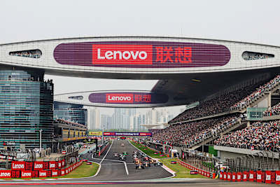 Max Verstappen, 5 yıl sonra geldiği Çin GP'sini kazandı.