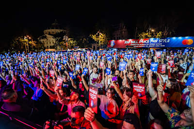 Mulțimea energică Red Bull Dance Your Style