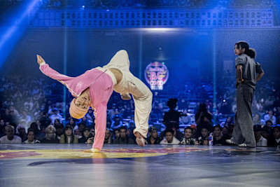 B-Girl Julianna w pojedynku z Sissy w finale Red Bull BC One World Final 