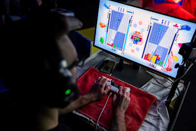 Účastníci Red Bull Tetris® národného finále v klube Kácečko, 22. november 2025.