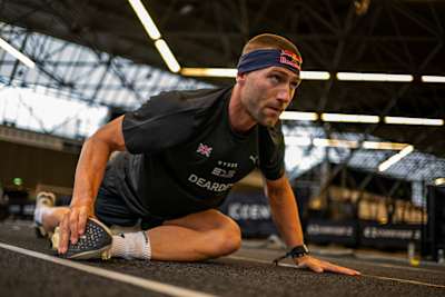 Jake Dearden и его растяжка после тренировки