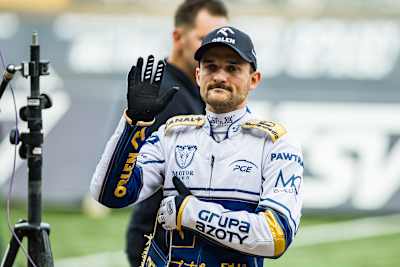 Bartosz Zmarzlik pozdrawia kibiców 