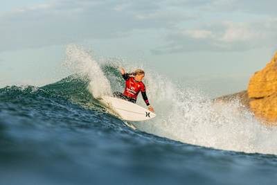 Gabriela Bryan em Bells Beach