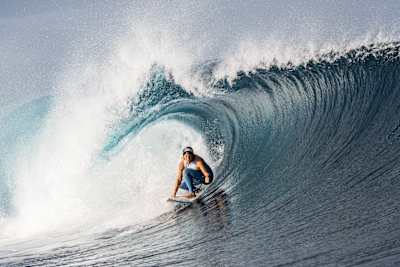 Izzy Gomez surfing