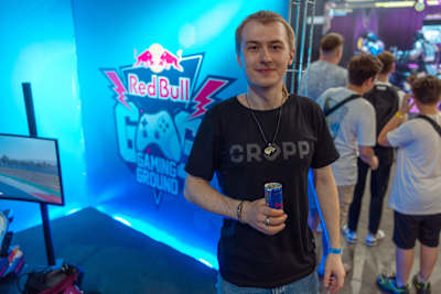Стример Денис 'Loran' Журід на майданчику Red Bull Gaming Ground на FANCON в Києві, Україна.