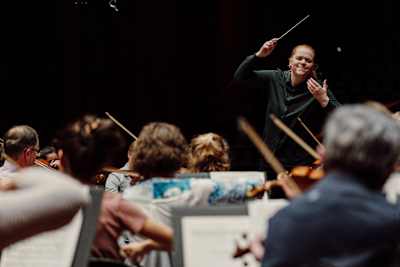 Ingunn Korsgård Hagen i aksjon som dirigent