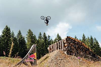 Patricia Druwen gaat los in Green Hill Bike Park