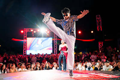 Para finalis menampilkan gerakan dance paling epik saat Nasional Red Bull Dance Your Style di Jakarta, Indonesia pada tanggal 14 Juni 2025