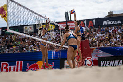 Захопливий матч на Red Bull Beach Arena у Відні, Австрія.