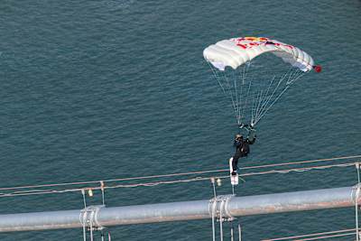 Sean MacCormac skysurfs the San Francisco Bay Bridge 