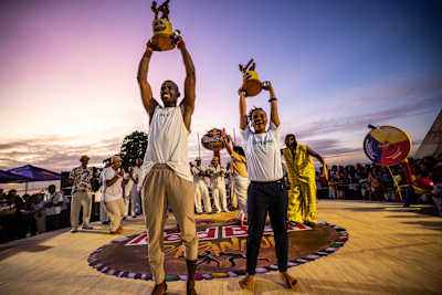 Kakinho e Borrachinha comemoram a vitória no evento Red Bull Paranauê.