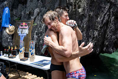 Олексій Пригоров та Ґері Хант під час змагань Red Bull Cliff Diving World Series, Ель-Нідо, Філліпіни, 13 квітня 2025 року.