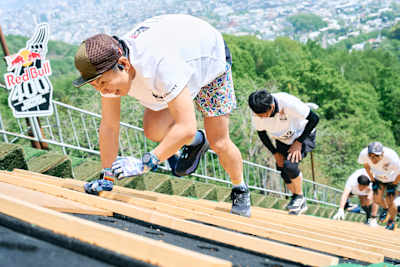 コースの最大斜度は37度と、富士山山頂付近の傾斜を上回る！