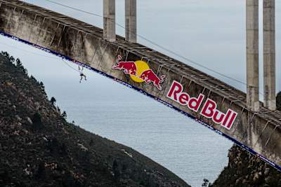 Ilyen magasságban csak egy apró pont az ember