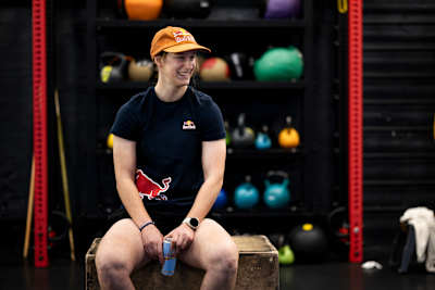 Simona Kuchyňková si dáva prestávku počas tréningu v posilňovni v Bratislave 12. decembra 2025. 