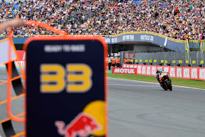 Brad Binder w akcji na torze w Assen