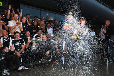 Vettel wint in China de eerste GP voor Red Bull Racing